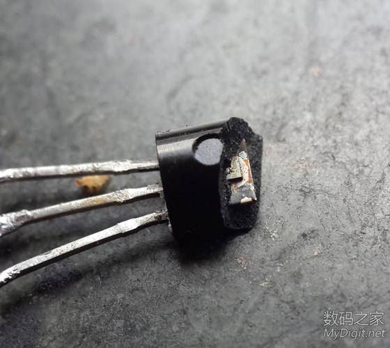 微观世界里的“大心脏” 探秘三极管D965芯片的硅晶艺术